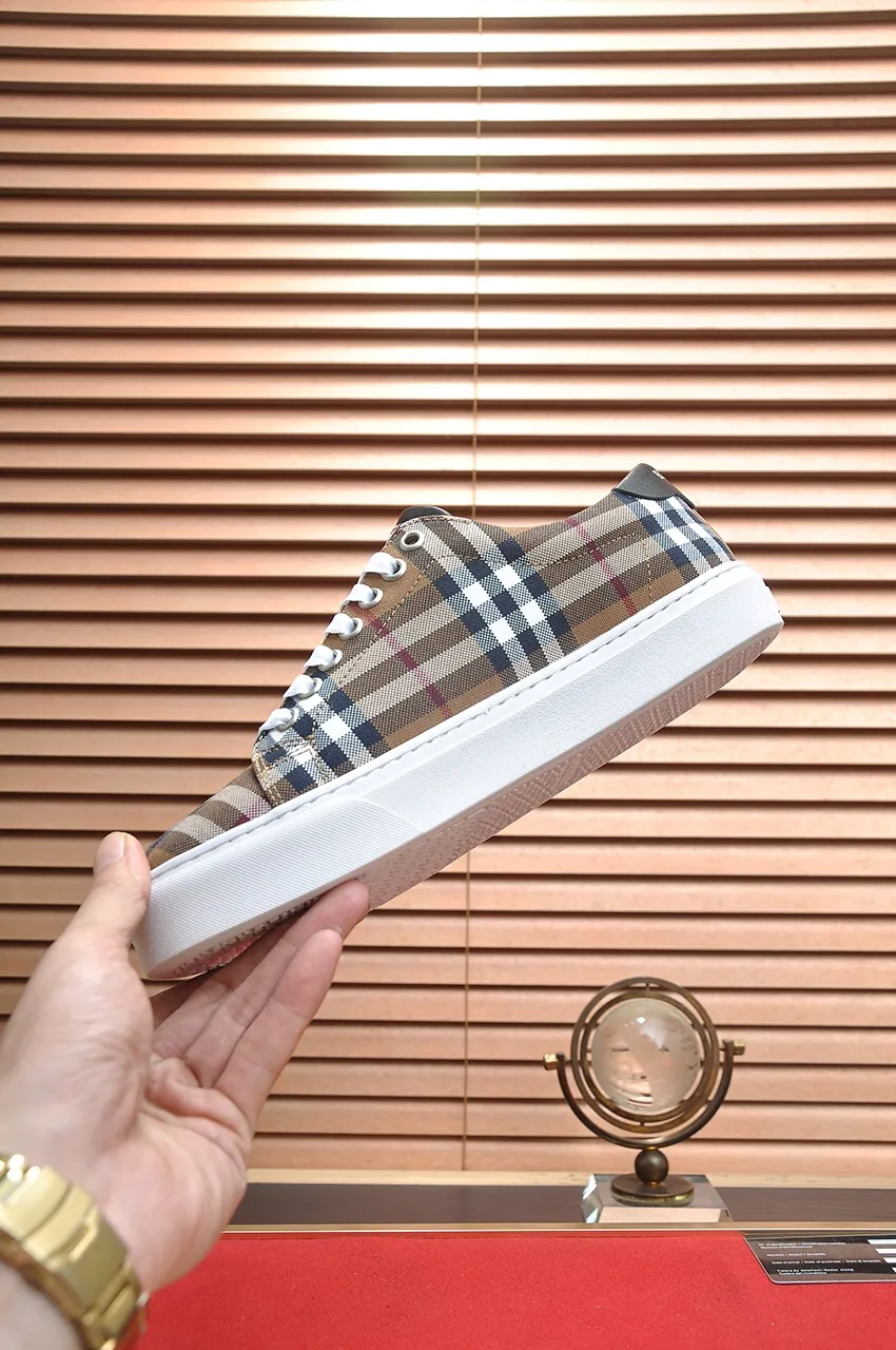 Men's shoes💰480💶[Burberry] (cowhide lining) classic low-top sneakers｜Imported cowhide with classic plaid fabric｜Cow leather lining｜Original outsole｜Fine workmanship and comfortable to wear Size: 38-44 (customized at 45)
